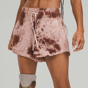 Lululemon inner glow 3”